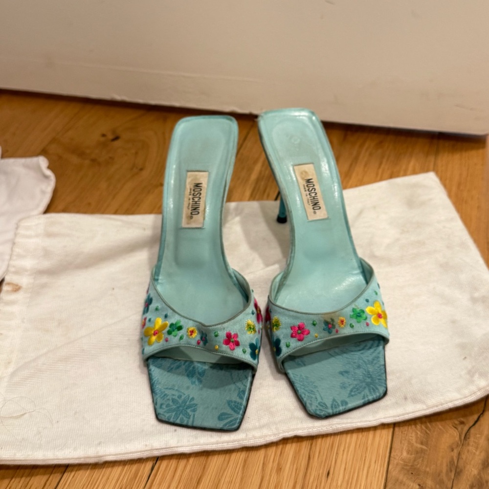 VINTAGE SIZE 39 Moschino Turquoise Heels with Floral Embroidery